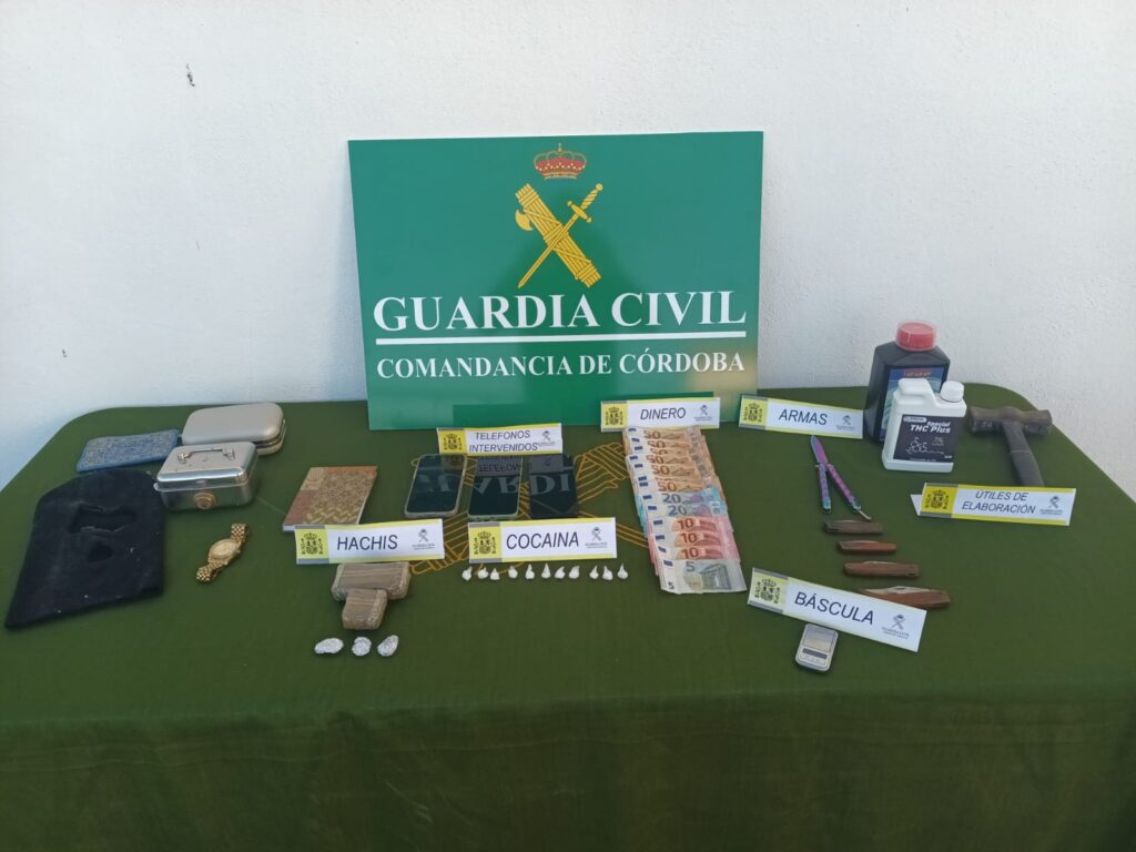La Guardia Civil detiene a dos personas, e investiga a otras dos, por tráfico de drogas en Villanueva de Córdoba