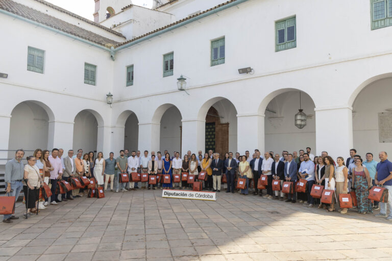 Los ayuntamientos de la provincia reciben el material de las 625 personas que consiguen una oportunidad laboral gracias al ‘Diputación Contrata 2026’ Los ayuntamientos de la provincia reciben el material de las 625 personas que consiguen una oportunidad laboral gracias al ‘Diputación Contrata 2026’