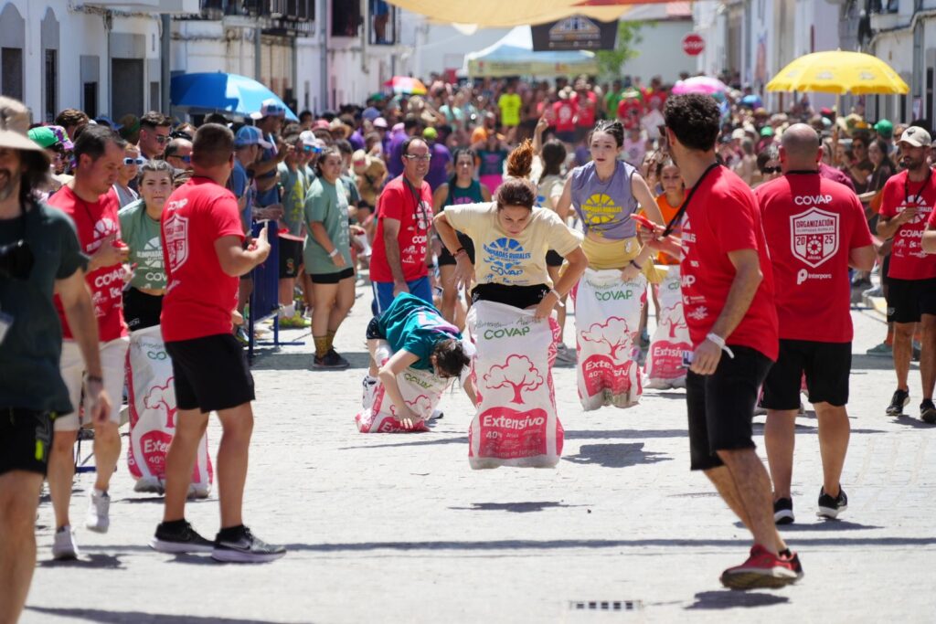 Las Olimpiadas Rurales de Los Pedroches convierten a Añora en capital mundial de los juegos tradicionales