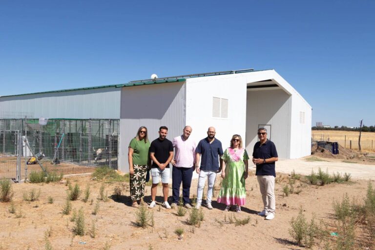 Inaugurado el nuevo albergue cinológico municipal en Hinojosa del Duque
