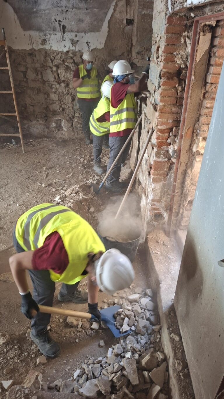 El Programa de Empleo y Formación «El Viso Activo» inicia la rehabilitación del futuro Centro de Visitantes y Archivo Municipal El Programa de Empleo y Formación «El Viso Activo» inicia la rehabilitación del futuro Centro de Visitantes y Archivo Municipal