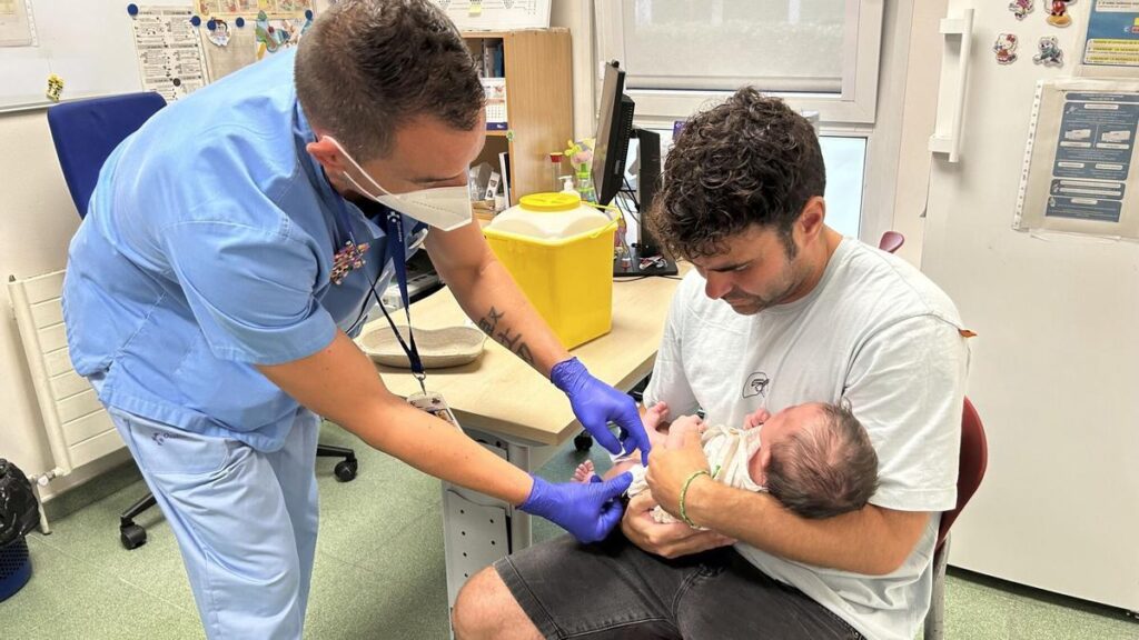 Andalucía comienza el lunes la inmunización de menores de 6 meses frente a la bronquiolitis