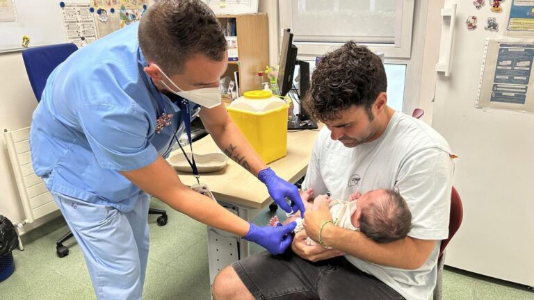 Andalucía comienza el lunes la inmunización de menores de 6 meses frente a la bronquiolitis