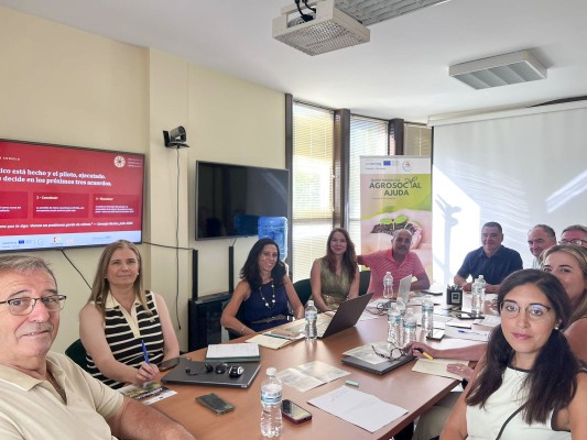 La Diputación impulsa el primer diagnóstico y plan de acción para acompañar el relevo generacional en la dehesa cordobesa