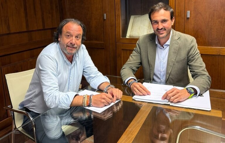 El Ayuntamiento de Villanueva de Córdoba aborda con la Junta actuaciones de medio ambiente y la situación del matadero